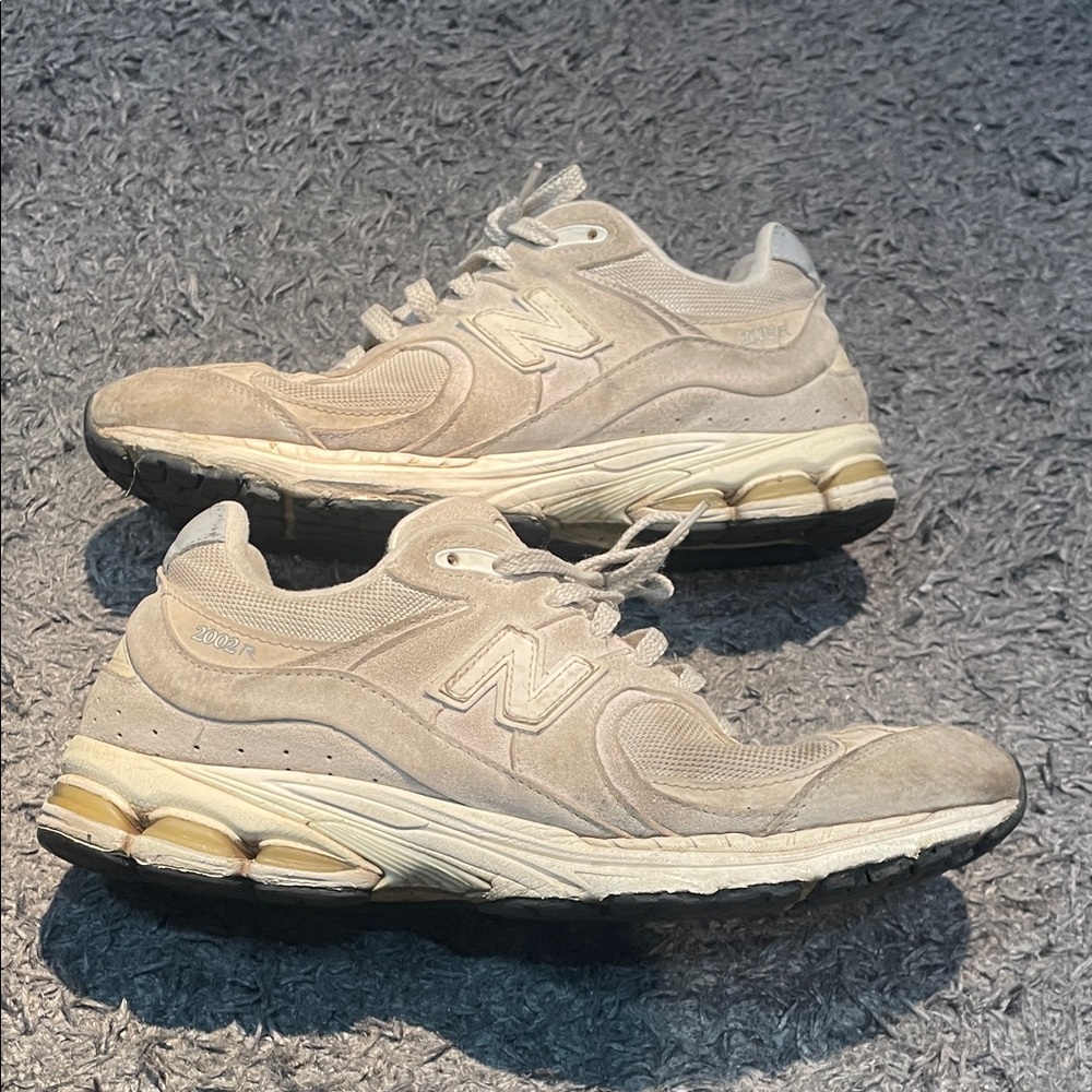 New balance 2002r